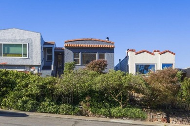 Welcome home to this Sunnyside gem with sweeping city views! - photo 2