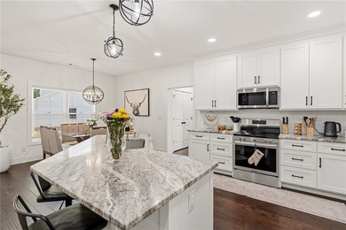 Welcome to this beautifully crafted custom home by Baumgarner - photo 11