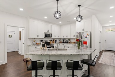 Welcome to this beautifully crafted custom home by Baumgarner - photo 12