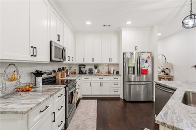 Welcome to this beautifully crafted custom home by Baumgarner - photo 13