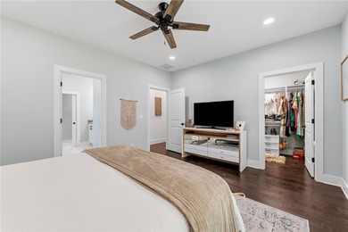 Welcome to this beautifully crafted custom home by Baumgarner - photo 19