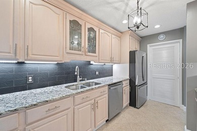 Welcome to this calming, nature oriented, three bedroom, three - photo 21