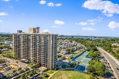 Experience luxury high-rise living in this stunning two-bedroom - photo 24