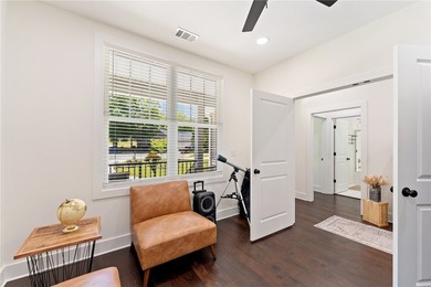 Welcome to this beautifully crafted custom home by Baumgarner - photo 25