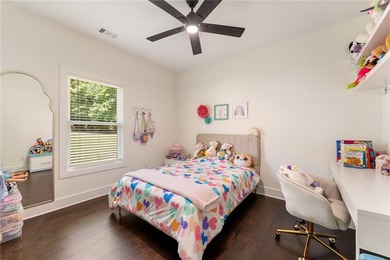Welcome to this beautifully crafted custom home by Baumgarner - photo 31