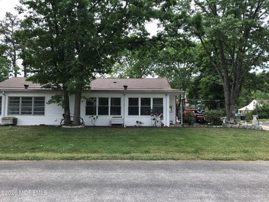 Pride of ownership abounds in this lovingly maintained 2 bedroom - photo 2