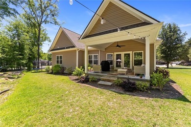 Welcome to this beautifully crafted custom home by Baumgarner - photo 39
