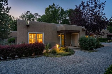 OPEN, LIGHT-FILLED SINGLE-LEVEL CONDOMINIUM IN THE HIGHLY - photo 4