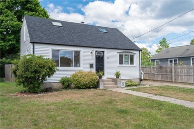 15 Gage Street, Warwick This one is a keeper! Lovely dormered - photo 2