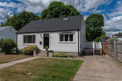 15 Gage Street, Warwick This one is a keeper! Lovely dormered - photo 3