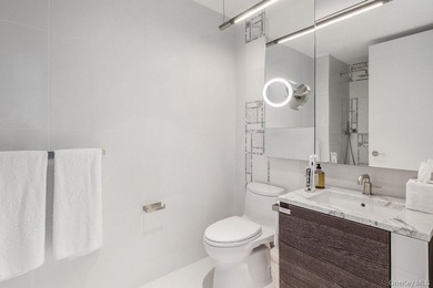THE SMARTEST BUY IN BROOKLYN. BROOKLYN POINT OFFERS ONE OF THE - photo 6