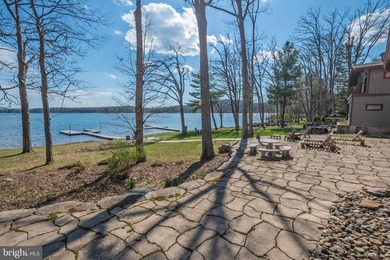 Stunning lakefront log home offering the perfect blend of rustic - photo 12