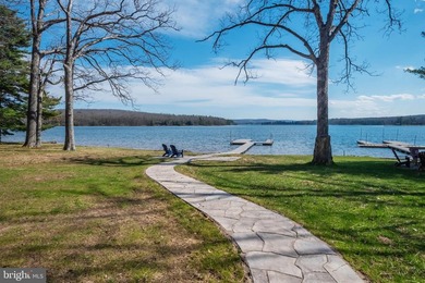 Stunning lakefront log home offering the perfect blend of rustic - photo 13