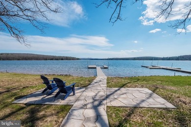 Stunning lakefront log home offering the perfect blend of rustic - photo 14