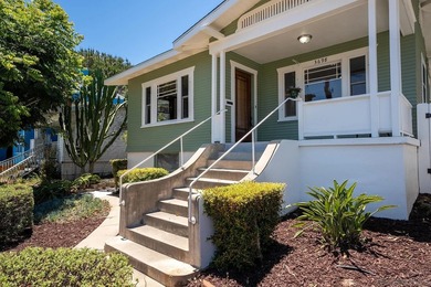 Don't miss this rare chance: two lovely homes on a generous 7 - photo 8
