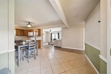 Super cute remodeled 3bed 2 bathroom home in the Heart of - photo 9