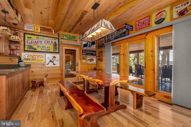 Stunning lakefront log home offering the perfect blend of rustic - photo 23