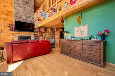 Stunning lakefront log home offering the perfect blend of rustic - photo 31