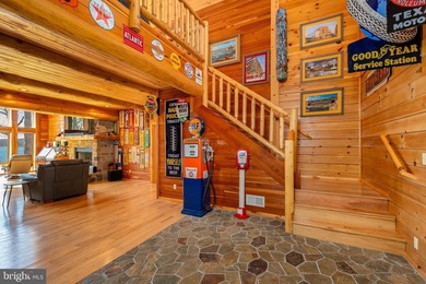 Stunning lakefront log home offering the perfect blend of rustic - photo 32