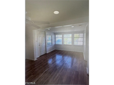 Charming 3 bedroom 1 bath. Brand new appliances, remodeled - photo 4