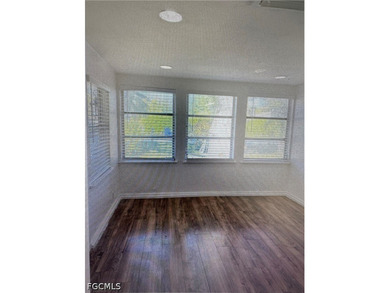 Charming 3 bedroom 1 bath. Brand new appliances, remodeled - photo 5