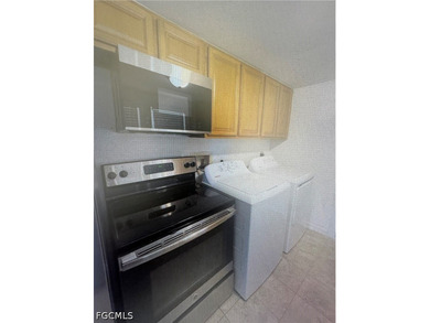 Charming 3 bedroom 1 bath. Brand new appliances, remodeled - photo 8