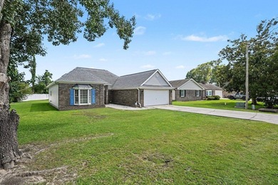 Welcome home to this charming 3-bedroom, 2-bathroom property - photo 4