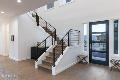 With mountain views and thoughtfully designed living spaces - photo 14