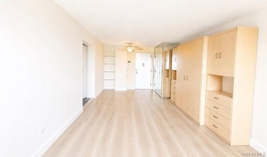FABULOUS GATED BAY CLUB! 24 HOUR SECURITY AND DOORMAN. LUXURY AT - photo 4
