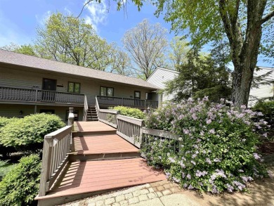 Welcome to this well maintained 2-bedroom, 2-bath condo located - Lake Condo For Sale in Bloomington, Indiana