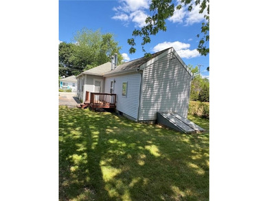 Oakland Beach Cottage with Open Floor Plan, Two Bedroom, One - photo 4