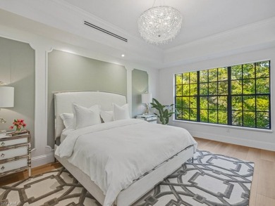 A RARE DOWNTOWN NAPLES OFFERING-Completely renovated, 1-mile to - photo 4