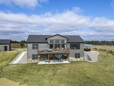Custom-Built Lake Home on Island Lake in the Copper Point - photo 2