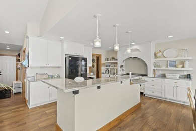 Custom-Built Lake Home on Island Lake in the Copper Point - photo 5