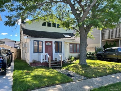 Great Bay Colonial - Endless Potential! Spacious 4-bedroom, 1 - photo 2