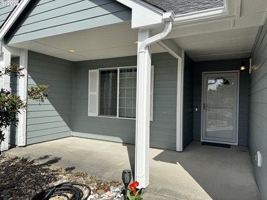 This incredibly well maintained 3-bedroom, 2-bath home offers 1 - photo 4