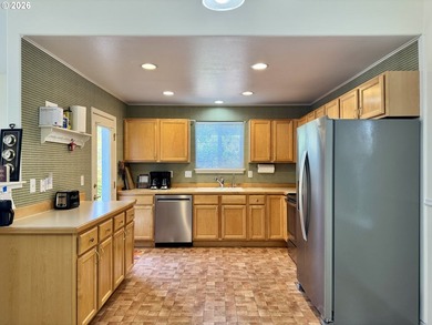 This incredibly well maintained 3-bedroom, 2-bath home offers 1 - photo 10