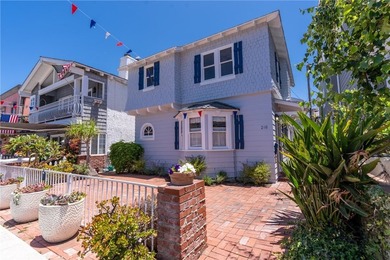 Balboa Island duplex with desirable large configuration units - photo 2