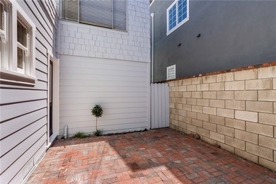 Balboa Island duplex with desirable large configuration units - photo 8