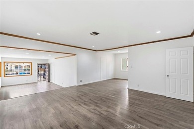 House with an ADU! This versatile property features a 3-bedroom - photo 4