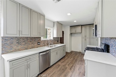 House with an ADU! This versatile property features a 3-bedroom - photo 6