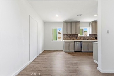 House with an ADU! This versatile property features a 3-bedroom - photo 10