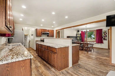 Excellent find! This spacious 4 BR, 3 BA ranch on 1.4 acres in - photo 8