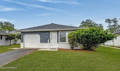 WELCOME to this NEWLY UPDATED 2-bedroom, 1-bath Sarasota Model - photo 1