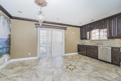 Well-maintained, over 2,000 sq ft detached two-family home - photo 11