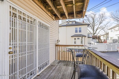 Well-maintained, over 2,000 sq ft detached two-family home - photo 12