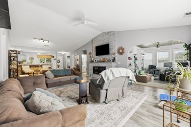 Welcome to 985 Bonita Loop, a beautifully maintained 3-bedroom - photo 9