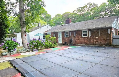 Charming ranch-style home featuring 3 bedrooms, 2 bathrooms, and - photo 19