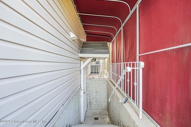 Well-maintained, over 2,000 sq ft detached two-family home - photo 23