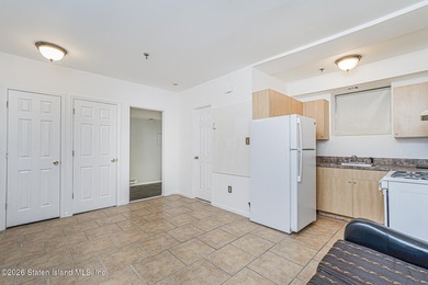 Well-maintained, over 2,000 sq ft detached two-family home - photo 24